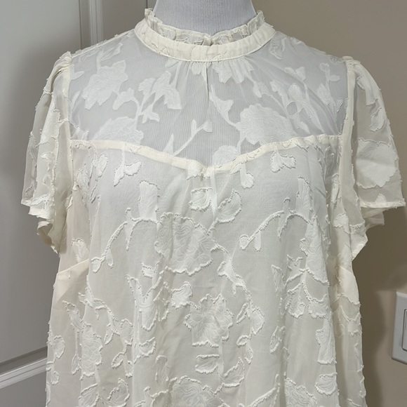 NWT Torrid Chiffon Clip Floral Bubble Hem Flutter Sleeve Top - Size 1X - Picture 3 of 9